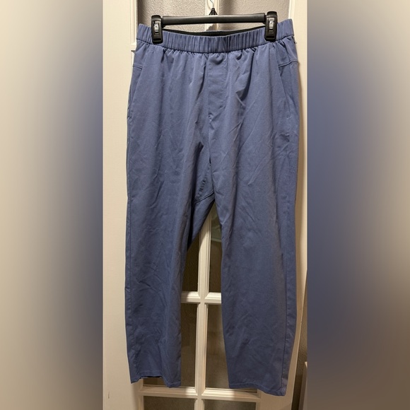 Lululemon ABC WovenAir Pull-On Pant - Picture 6 of 16